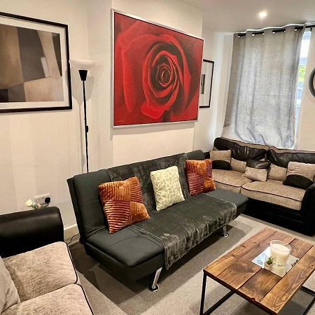 4 Bedroom Terrace House Wellingborough Zewnętrze zdjęcie