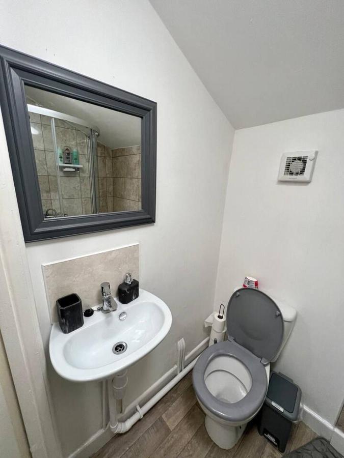 4 Bedroom Terrace House Wellingborough Zewnętrze zdjęcie