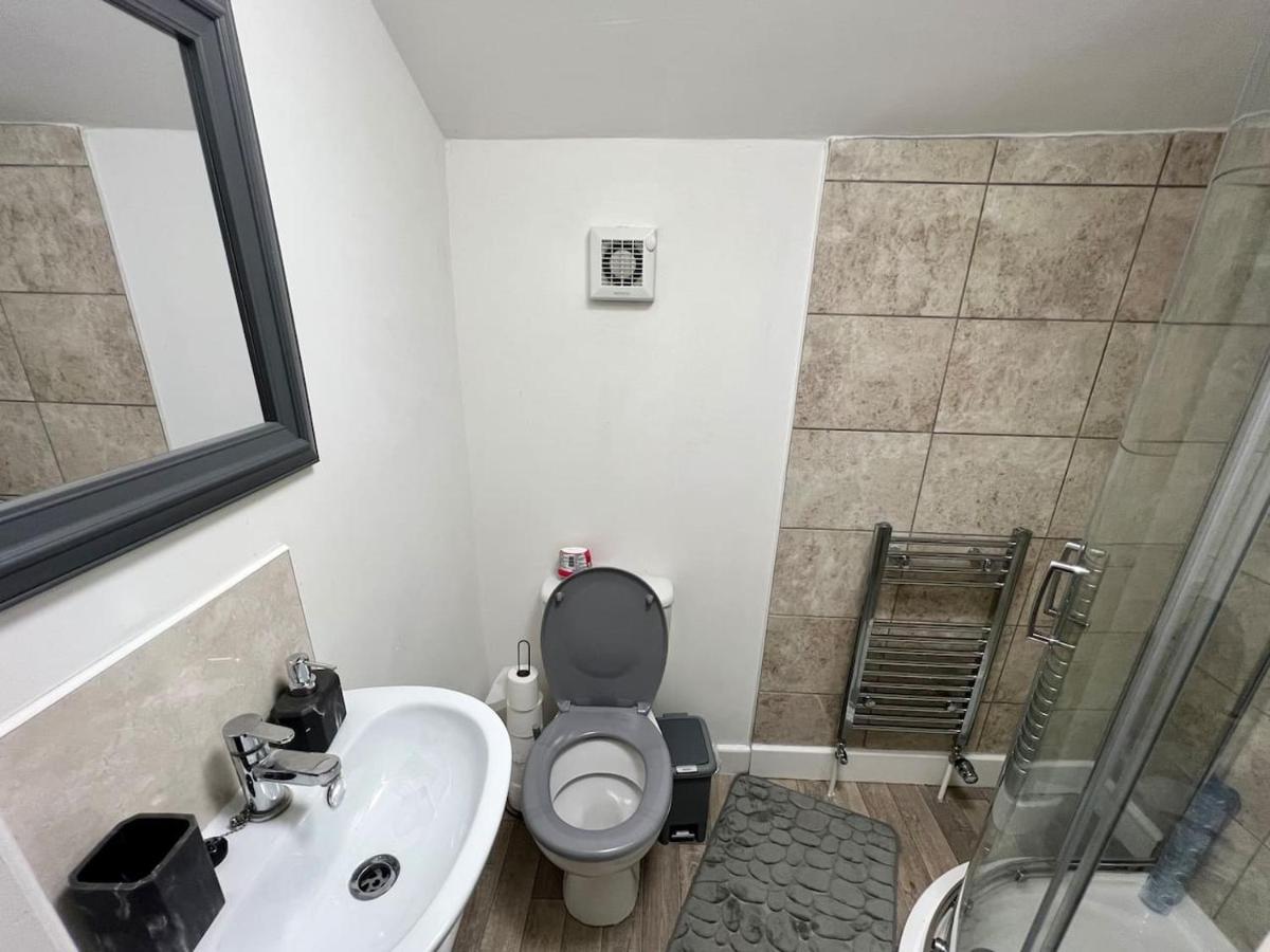4 Bedroom Terrace House Wellingborough Zewnętrze zdjęcie