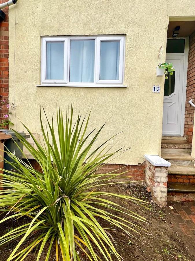 4 Bedroom Terrace House Wellingborough Zewnętrze zdjęcie