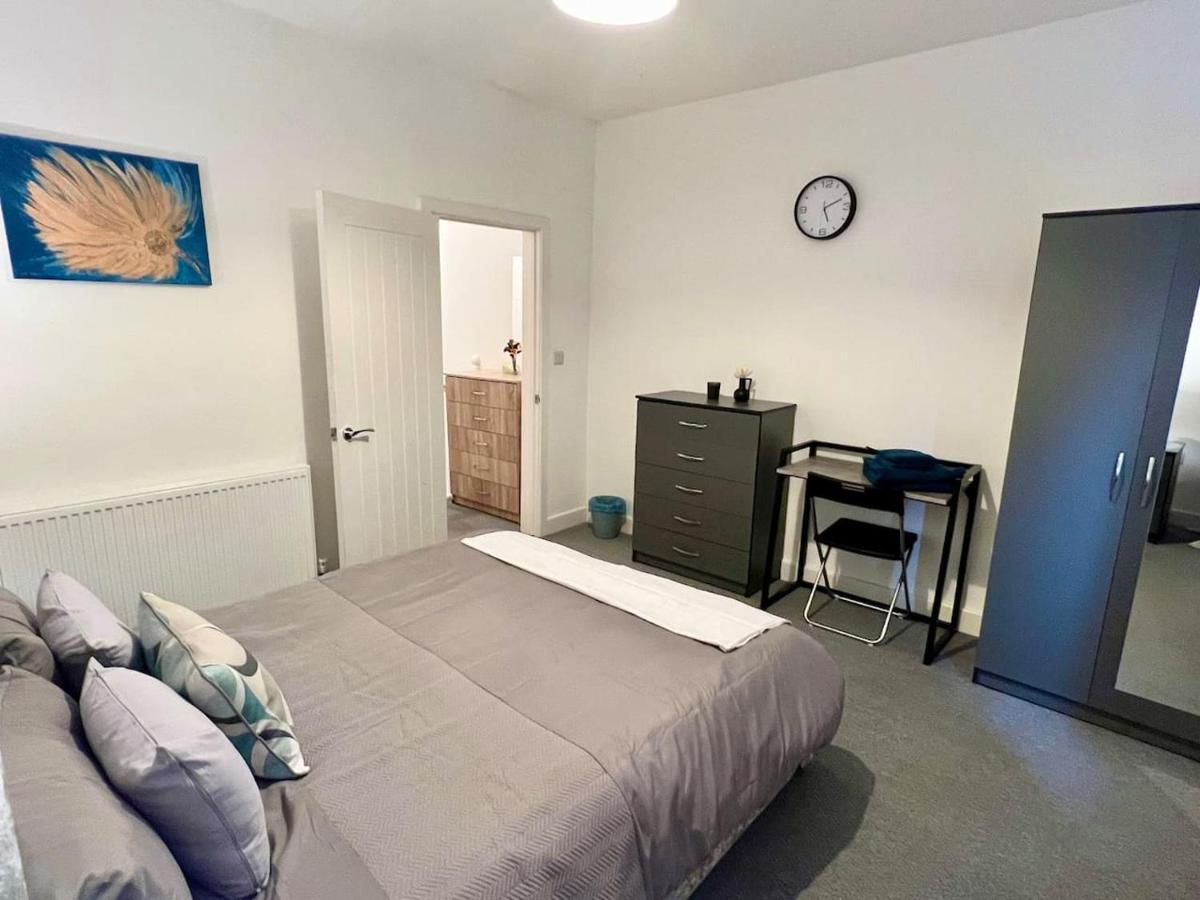4 Bedroom Terrace House Wellingborough Zewnętrze zdjęcie