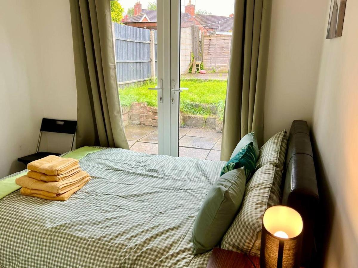 4 Bedroom Terrace House Wellingborough Zewnętrze zdjęcie
