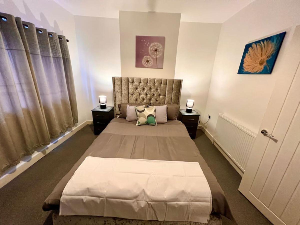 4 Bedroom Terrace House Wellingborough Zewnętrze zdjęcie