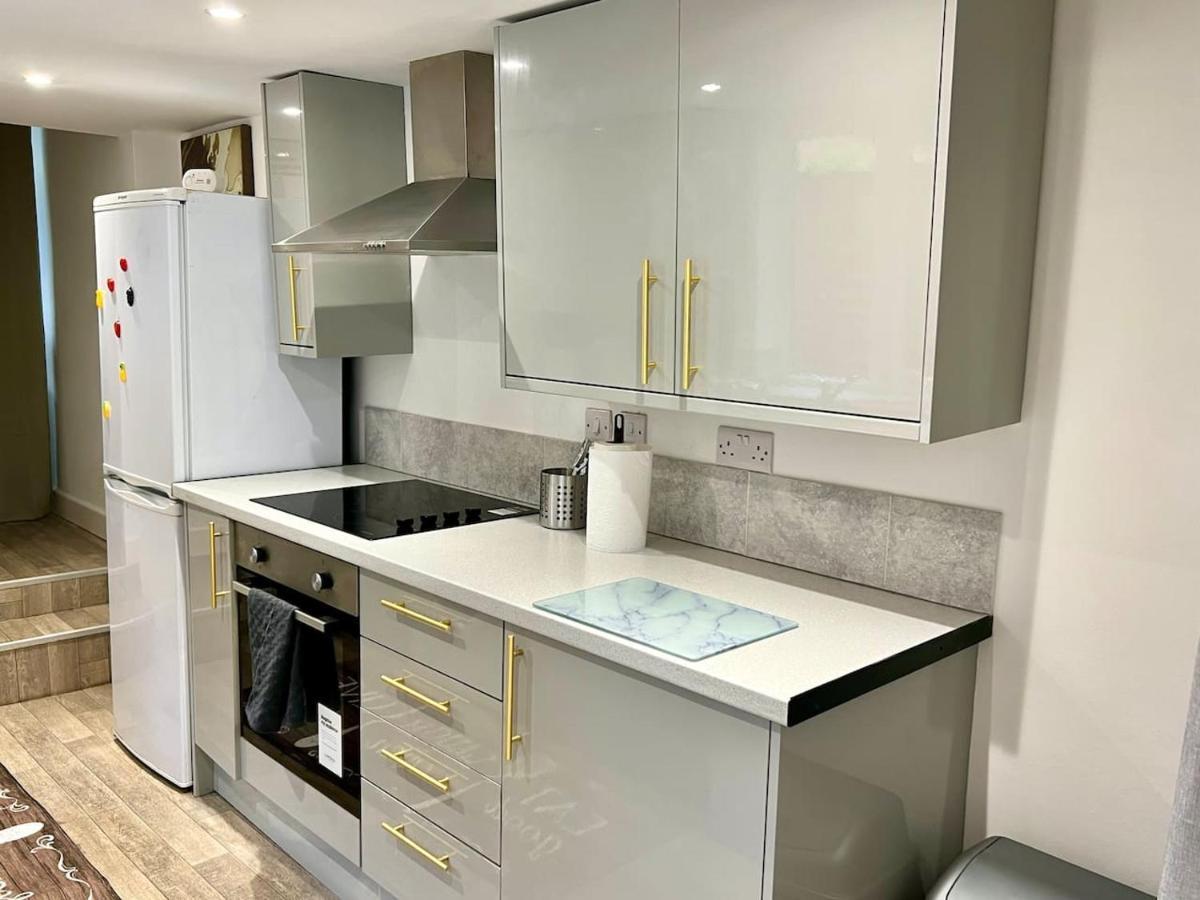 4 Bedroom Terrace House Wellingborough Zewnętrze zdjęcie
